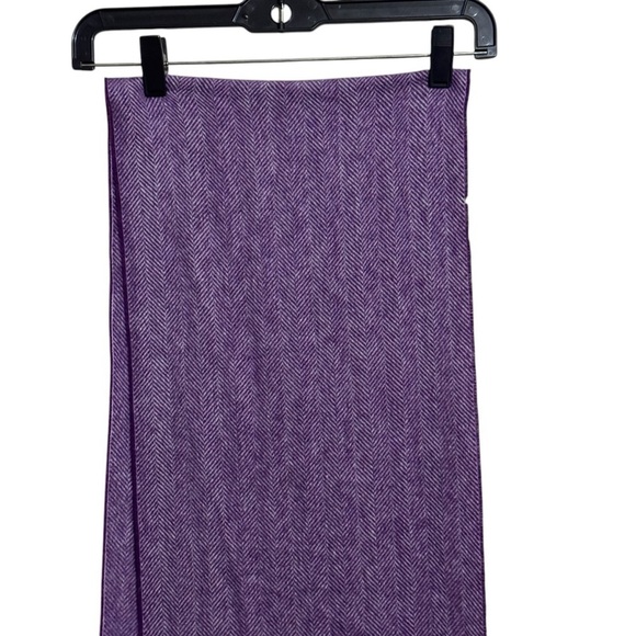 Magee cashmere scarf with fringe - Picture 6 of 8